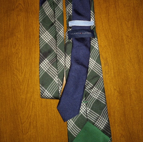 5 for $20 NWOT Mens Tommy Hilfiger Tie - Picture 5 of 5